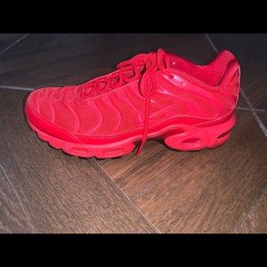 air max plus lava red